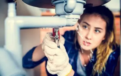 10 Signs of Plumbing Problems at Home